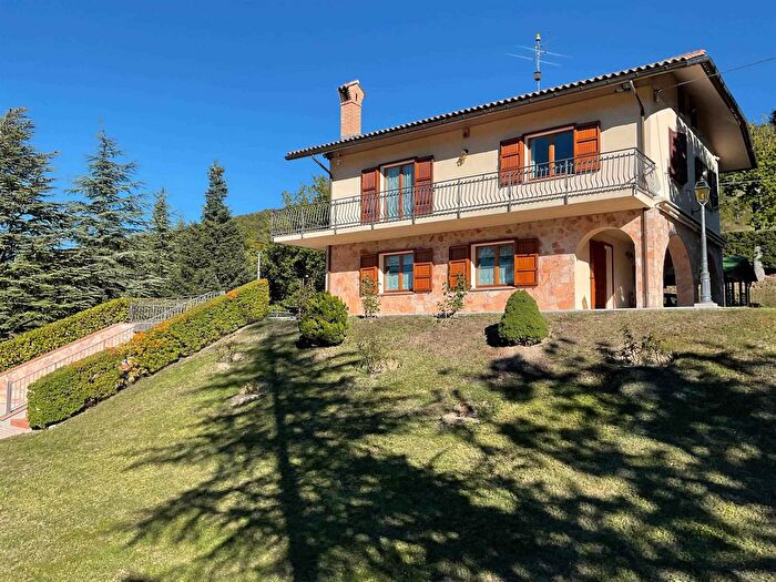 Casa quadrilocale in vendita in Fiastra