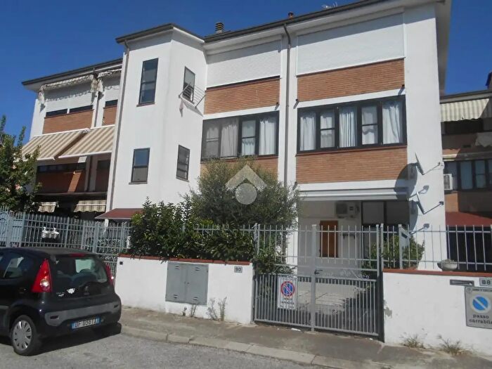 Appartamento quadrilocale in vendita in Via Carini, Comacchio