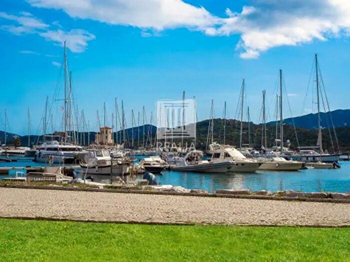 Appartamento quadrilocale in vendita in Via Lungomare Andrea Doria, Arzachena