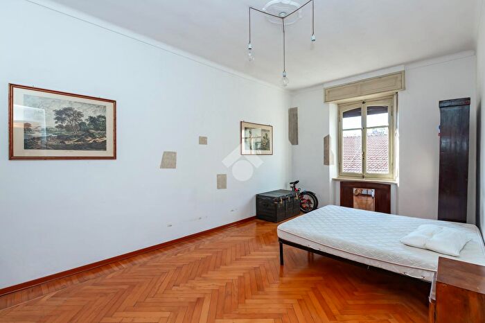 Appartamento trilocale in vendita in Via Biella, Torino