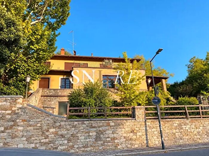 Casa con 6 locali in vendita in Viale Michelangiolo, Firenze