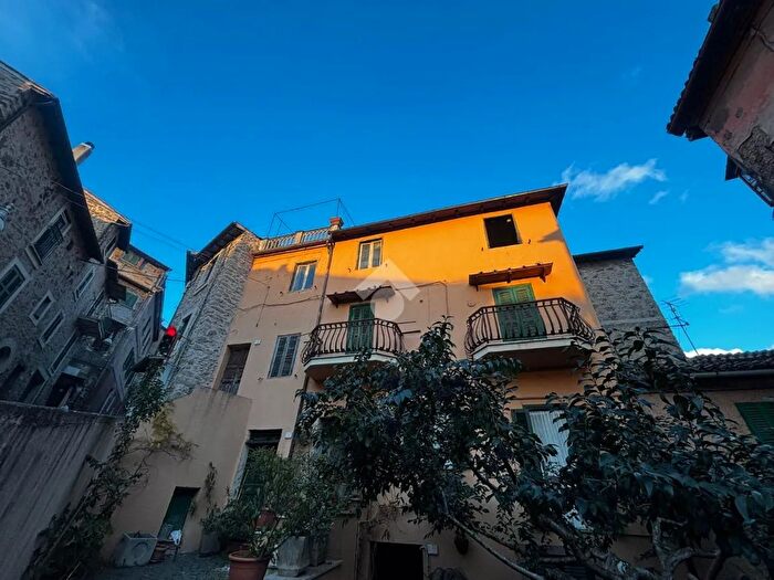 Appartamento trilocale in vendita in Piazza Santa Maria della Valle, Subiaco