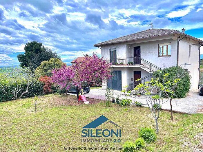 Casa con 5 locali in vendita in Contrada Santa Lucia, Pollenza