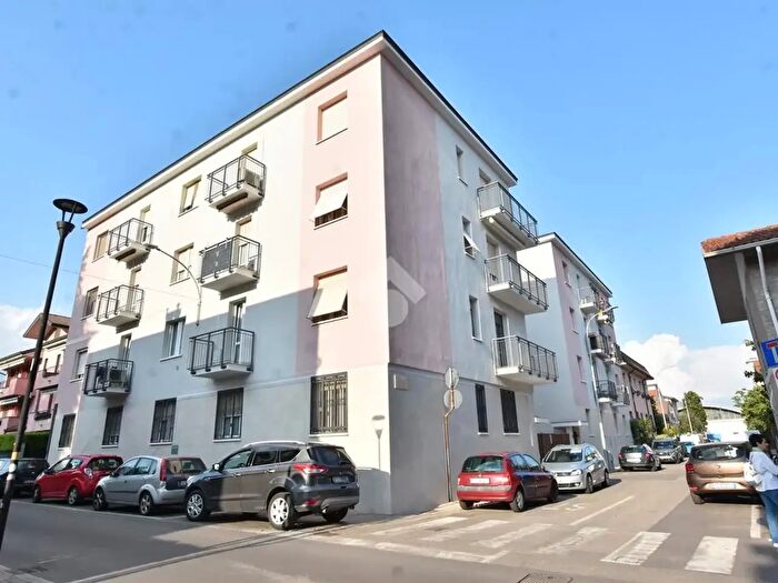 Appartamento trilocale in vendita in Via del Castagno, Pioltello