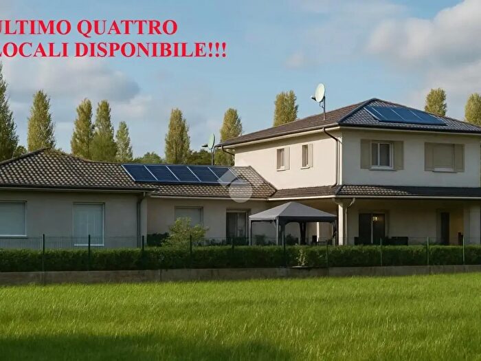 Appartamento quadrilocale in vendita in Piazza a Locatelli, Caravaggio