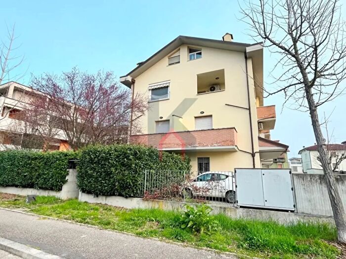 Appartamento trilocale in vendita in Via Tavolicci, Forli