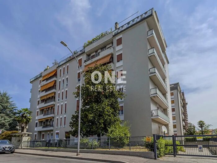 Appartamento trilocale in vendita in Via Deledda, Monza