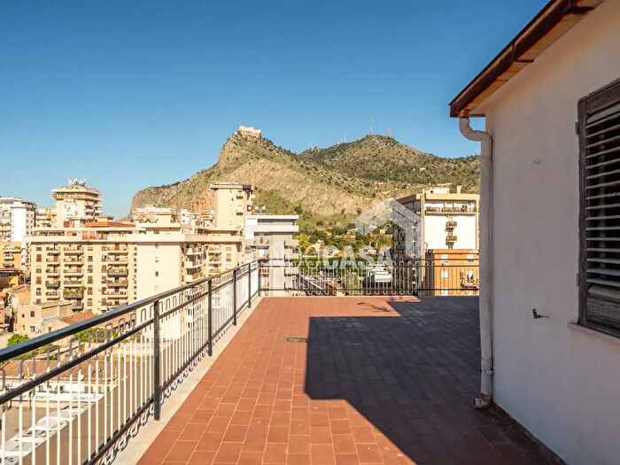 Appartamento trilocale in vendita in Piazza Titone Virgilio, Palermo