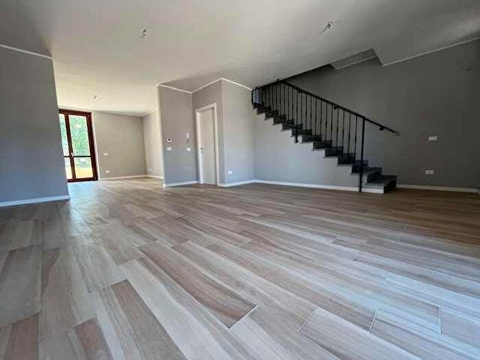 Casa con 5 locali in vendita in Cura Carpignano