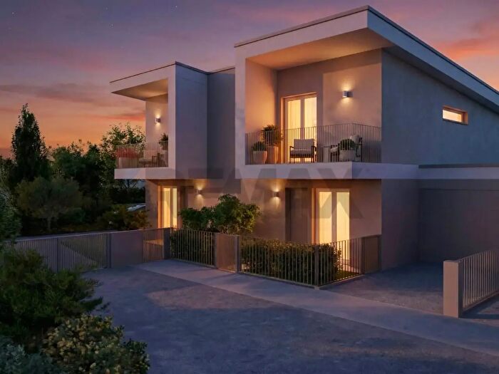 Casa con 5 locali in vendita in Castelnuovo Del Garda