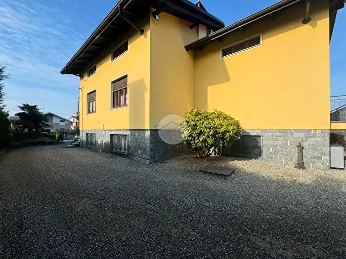 Case in Vendita e in Affitto - 2