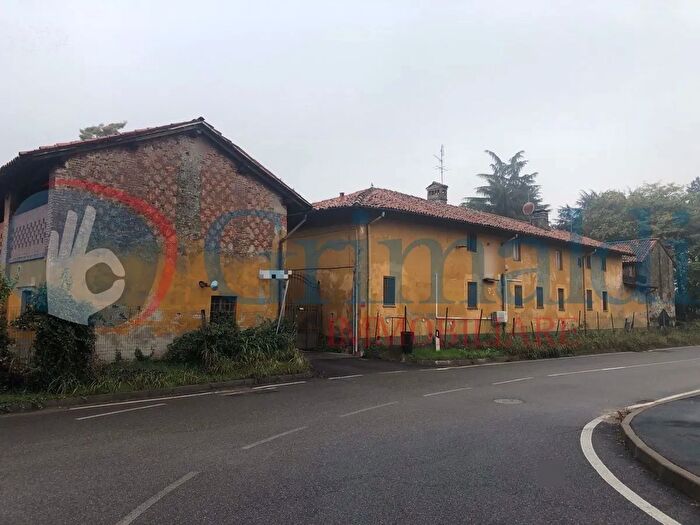Casa con 8 locali in vendita in Cascina Tappino, Locate Di Triulzi