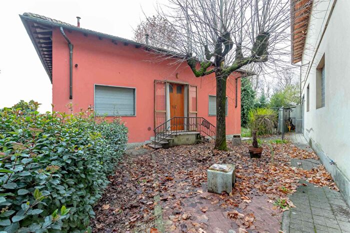 Casa con 8 locali in vendita in Viuzzo della Cavalla, Firenze