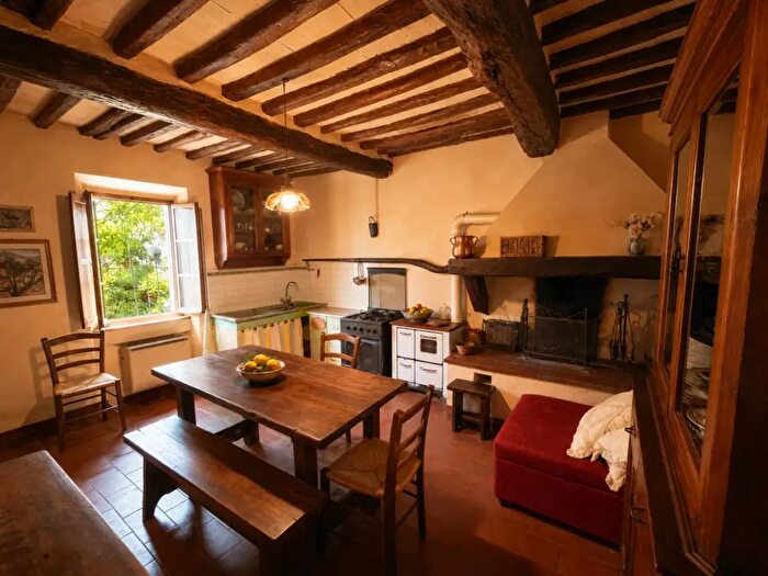 Casa con 6 locali in vendita in Terricciola