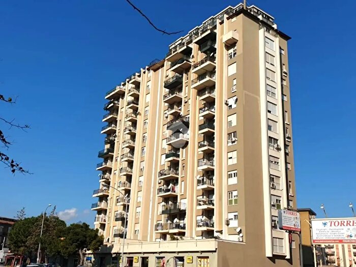 Appartamento con 5 locali in vendita in Via Albiri, Palermo