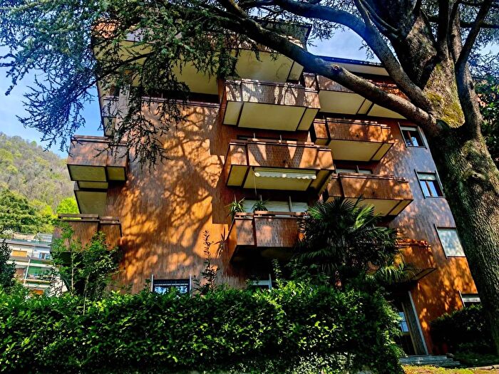 Appartamento quadrilocale in vendita in Via Enrico Musa Como, Como