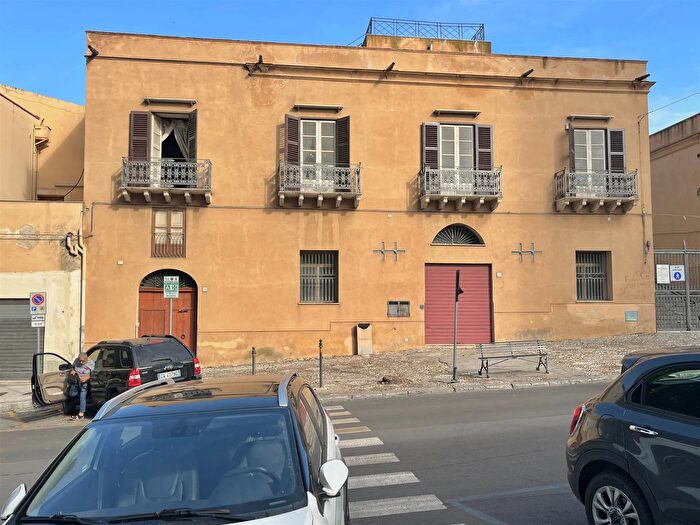 Casa con 12 locali in vendita in Via Garibaldi, Termini Imerese