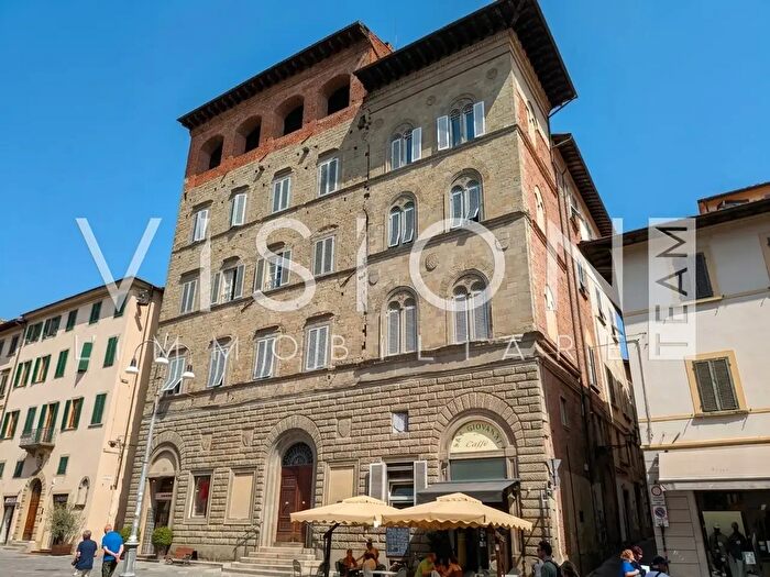 Appartamento con 5 locali in vendita in Via Cavour, Pistoia