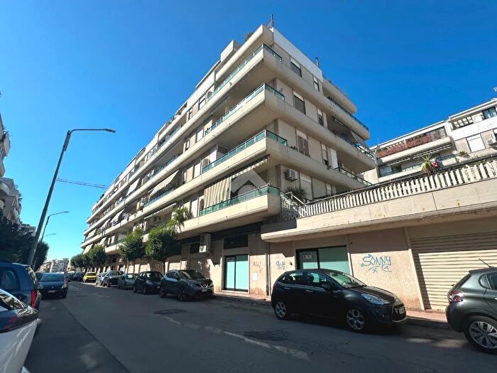 Appartamento trilocale in vendita in Via Avvocato Francesco De Bartolo, Trani