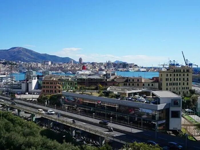 Appartamento trilocale in vendita in Via Antonio Cantore, Genova