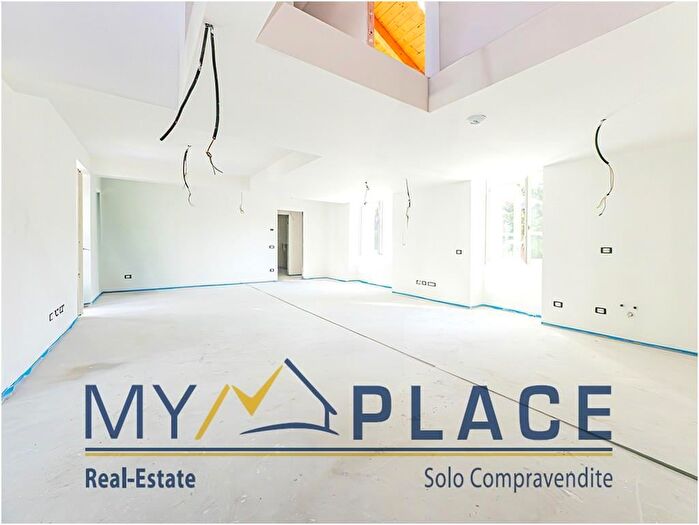 Appartamento quadrilocale in vendita in Via Ghislanzoni, Lecco