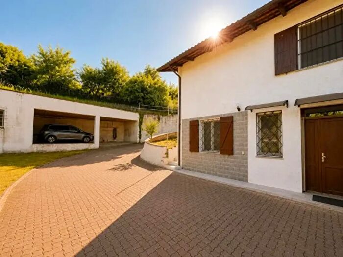 Casa con 6 locali in vendita in Strada Valgera, Asti