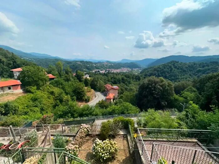 Casa con 6 locali in vendita in Via Villa Sotto, Pray