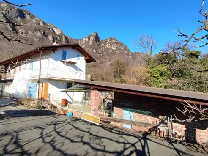 Casa quadrilocale in vendita in Via Comba Garitta, Envie