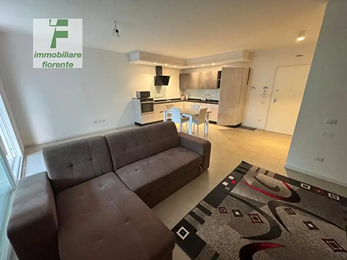 Appartamento trilocale in affitto in Via Roma, Cadoneghe