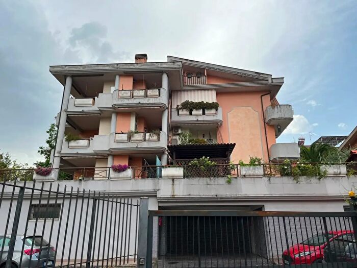 Appartamento bilocale in vendita in Via dell'Osteria del Finocchio, Roma