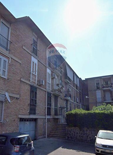 Appartamento con 5 locali in vendita in Traversa Piave, Napoli