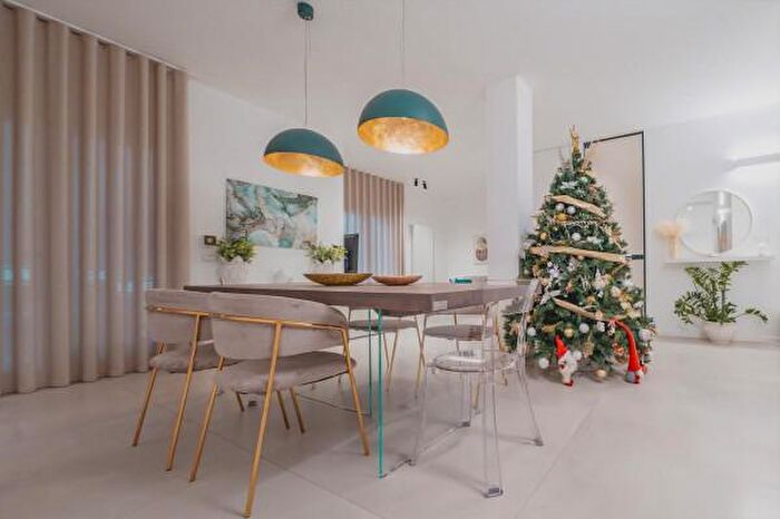 Appartamento quadrilocale in vendita in Via Antonello da Messina, Cefalu