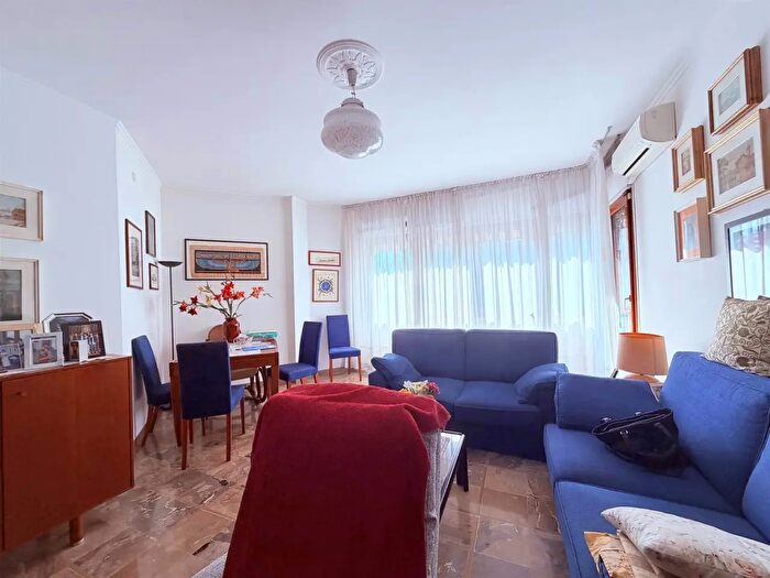 Appartamento con 5 locali in vendita in Via Casati, Venezia