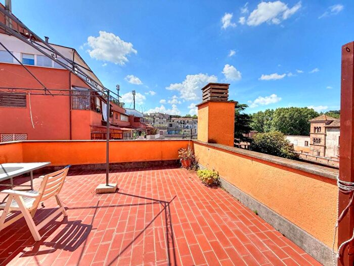Casa trilocale in affitto in Via di San Francesco a Ripa, Trastevere, Roma