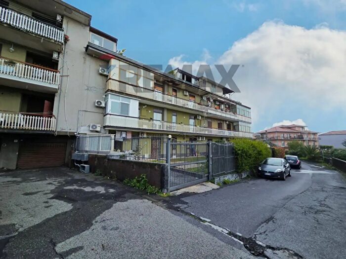 Appartamento trilocale in vendita in Via Badia, Catania