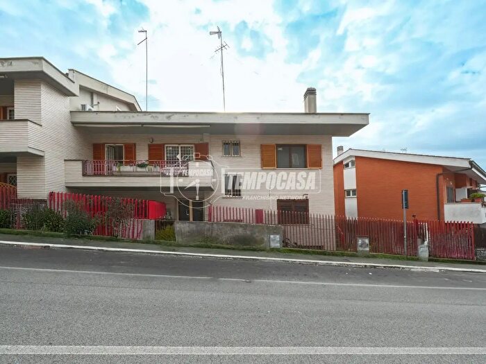 Appartamento trilocale in vendita in Via della Cappelletta della Giustiniana, Roma