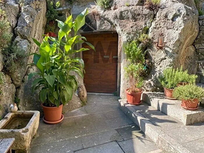 Casa quadrilocale in vendita in Via Solalizio, Vignanello