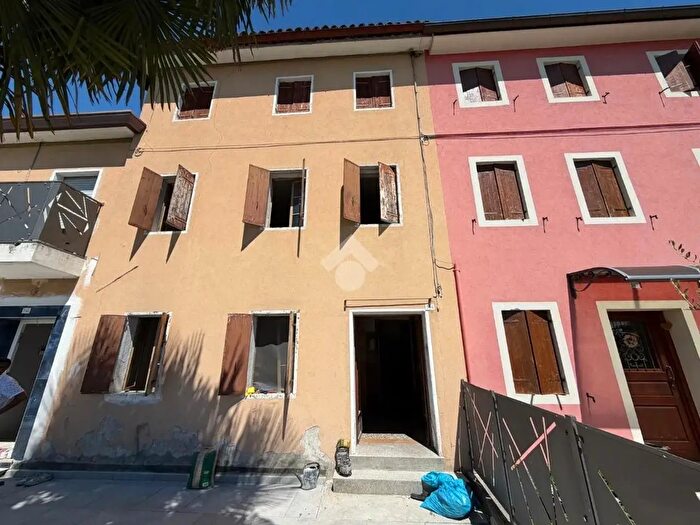 Casa quadrilocale in vendita in Via Livel, Cappella Maggiore