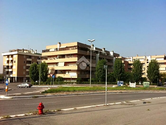 Appartamento quadrilocale in vendita in Viale Francesco Caltagirone, Roma