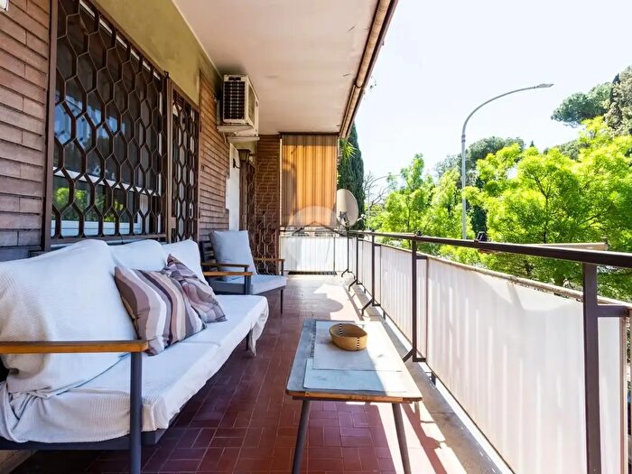 Appartamento trilocale in vendita in Viale Marco Polo, Roma
