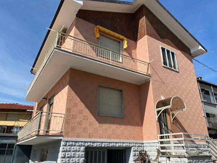 Casa con 6 locali in vendita in Borgata Selvaggio Sopra, Giaveno