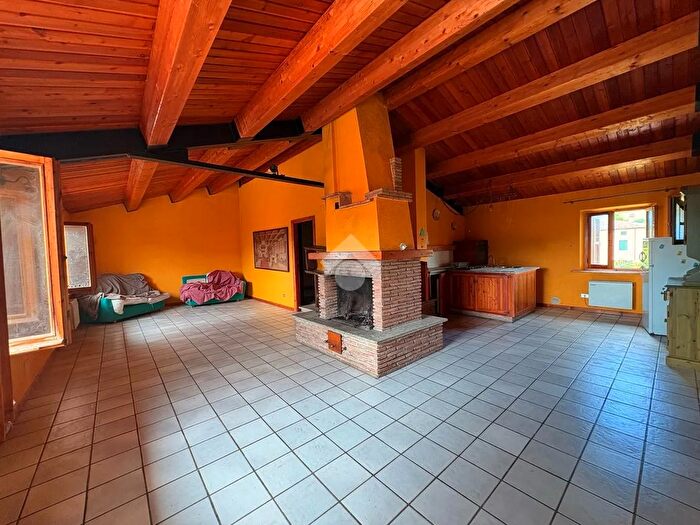 Casa con 10 locali in vendita in Via S Donato MelanoMarischio, Fabriano