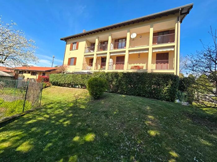 Appartamento trilocale in vendita in Via Molinaccio, Sesto Calende