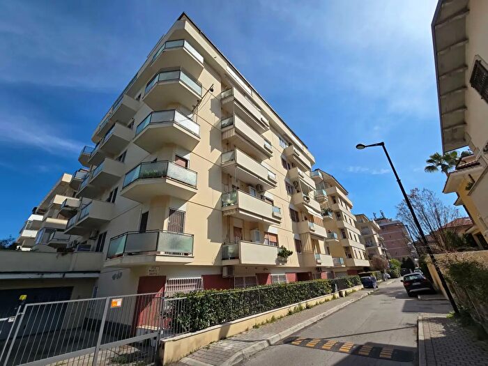 Appartamento con 5 locali in affitto in Via Monte Grappa, Pescara