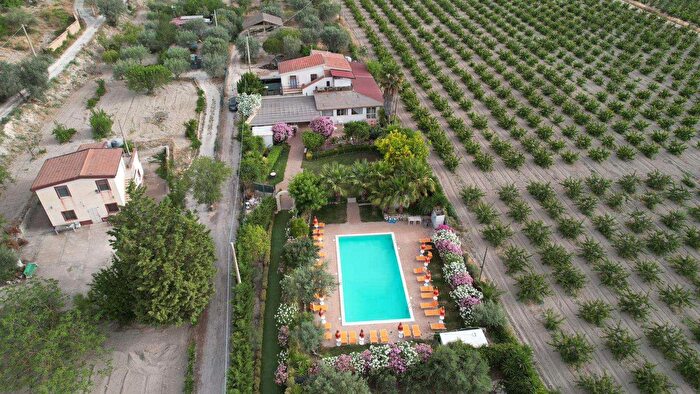 Casa con 10 locali in vendita in San Cataldo