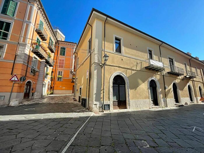 Appartamento quadrilocale in vendita in Piazza San Lorenzo Isola del Liri Frosinone, Isola Del Liri