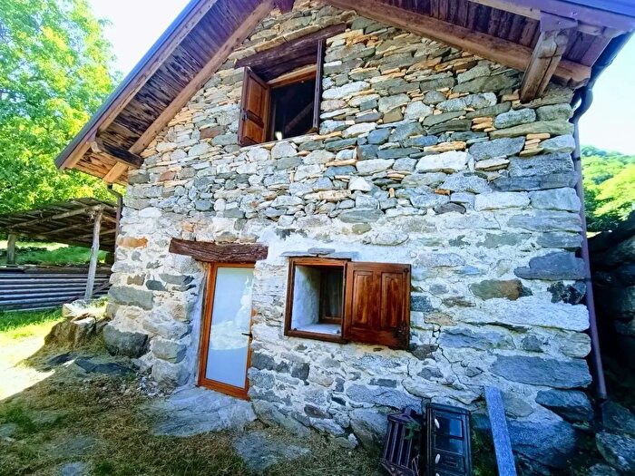 Casa trilocale in vendita in Alpe Patelli, Calasca Castiglione