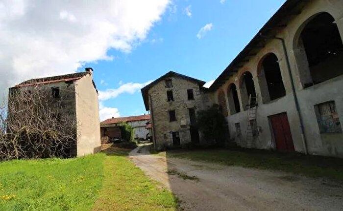 Casa con 8 locali in vendita in Feisoglio