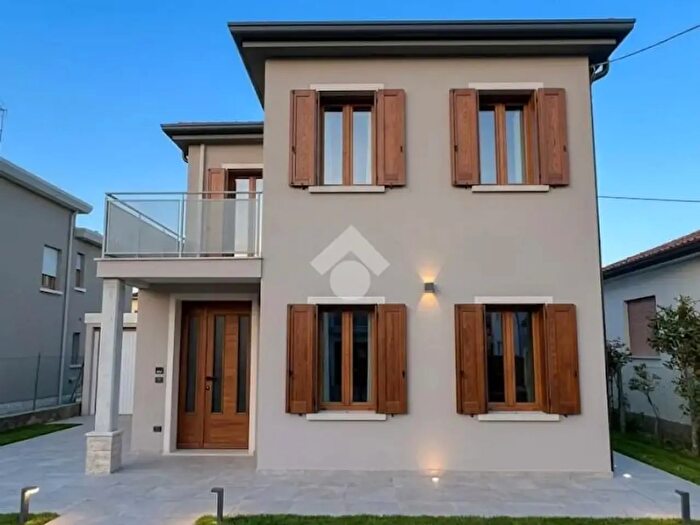 Casa quadrilocale in vendita in Via Isonzo, Preganziol