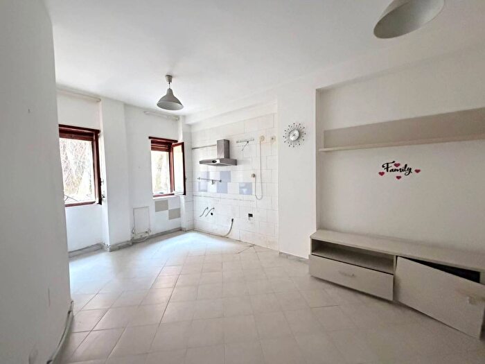 Appartamento trilocale in affitto in Viale Raffaello, Vomero, Napoli